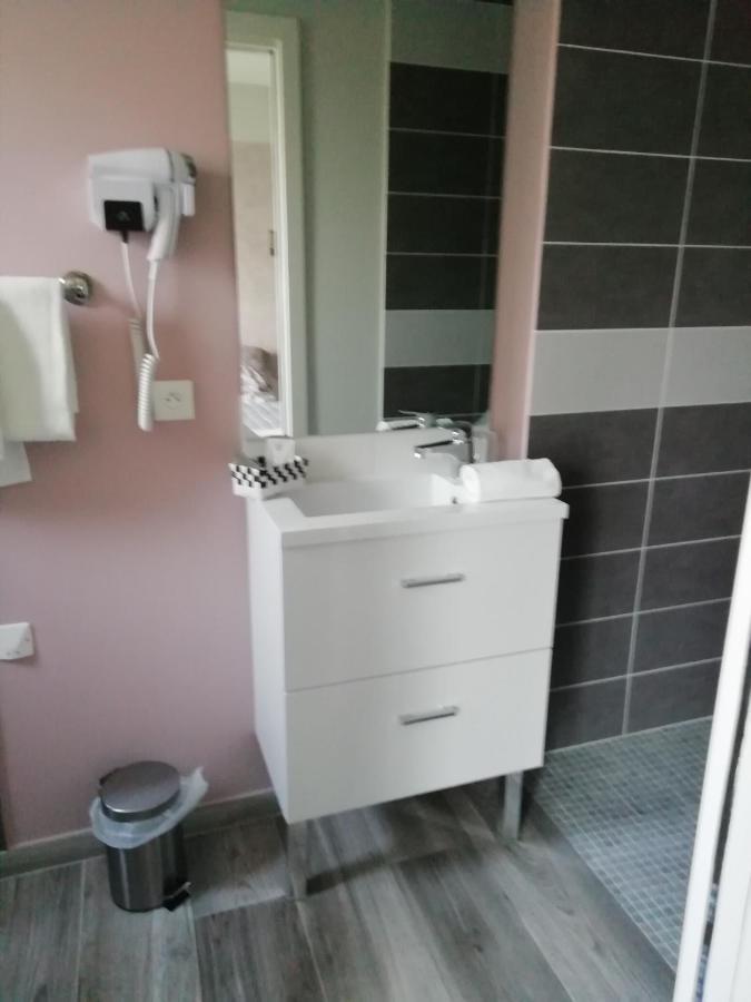 Le Merle Blanc Louchats Otel Dış mekan fotoğraf
